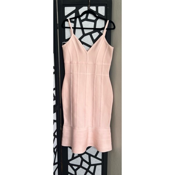 Beautiful blush peach colored Venus flattering dress - Picture 1 of 7